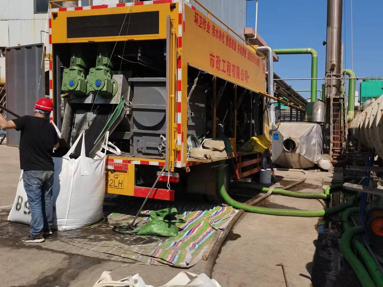 确山淤泥压干处理